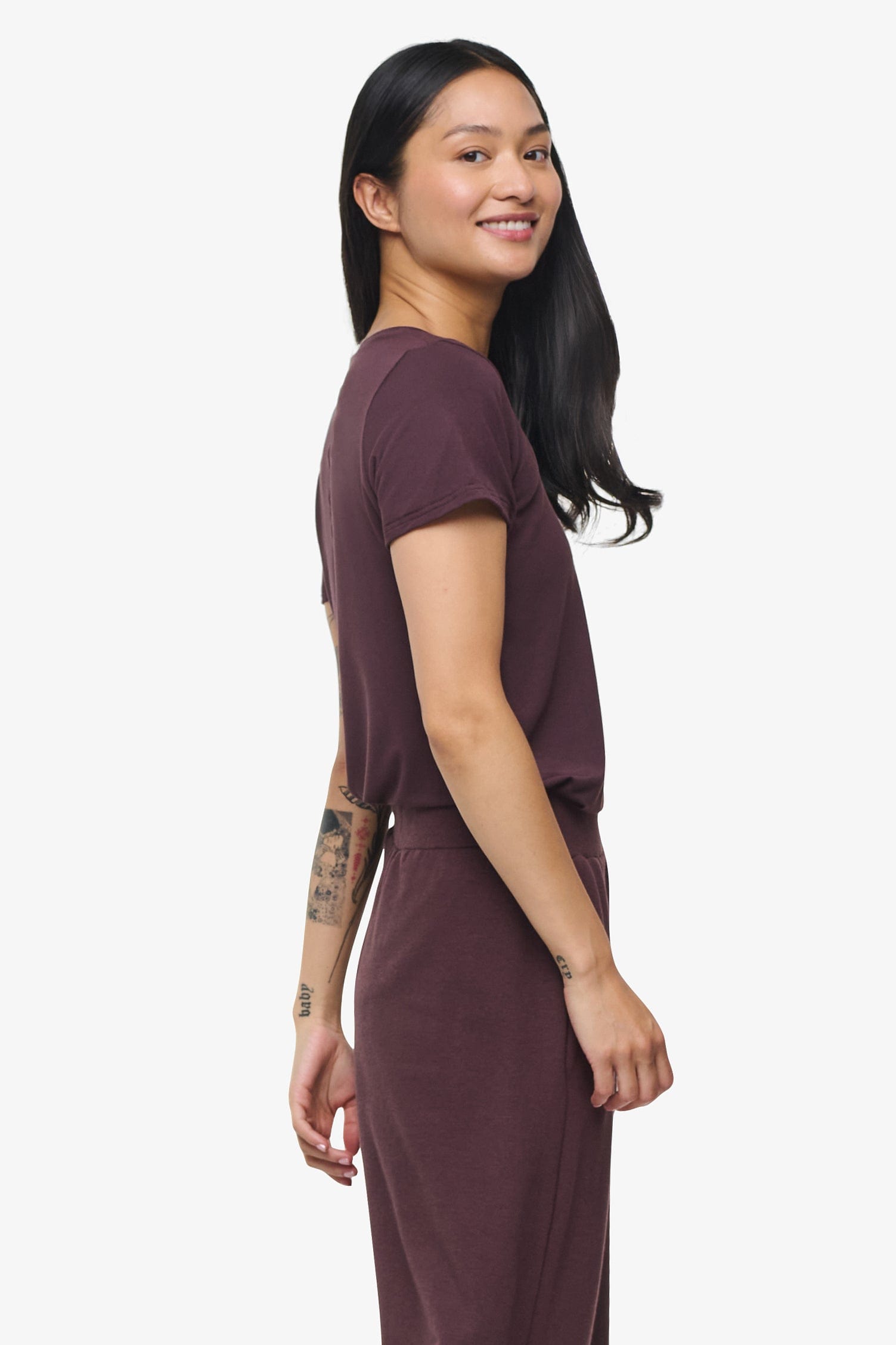 Avery Tee – Women’s Basic T-Shirt in brown side | Daub + Design