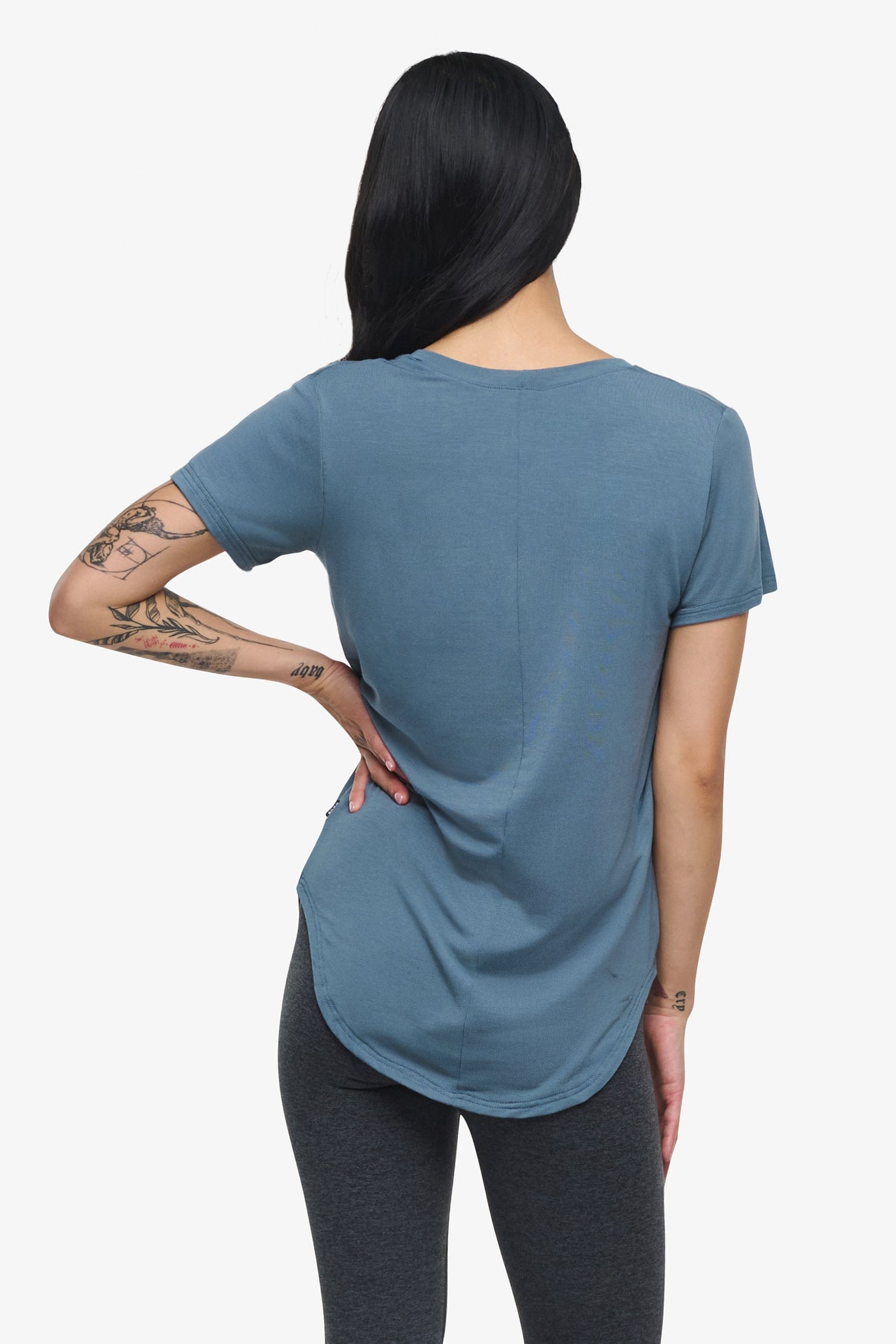 Avery Tee – Women’s Basic T-Shirt in basalt blue back | Daub + Design