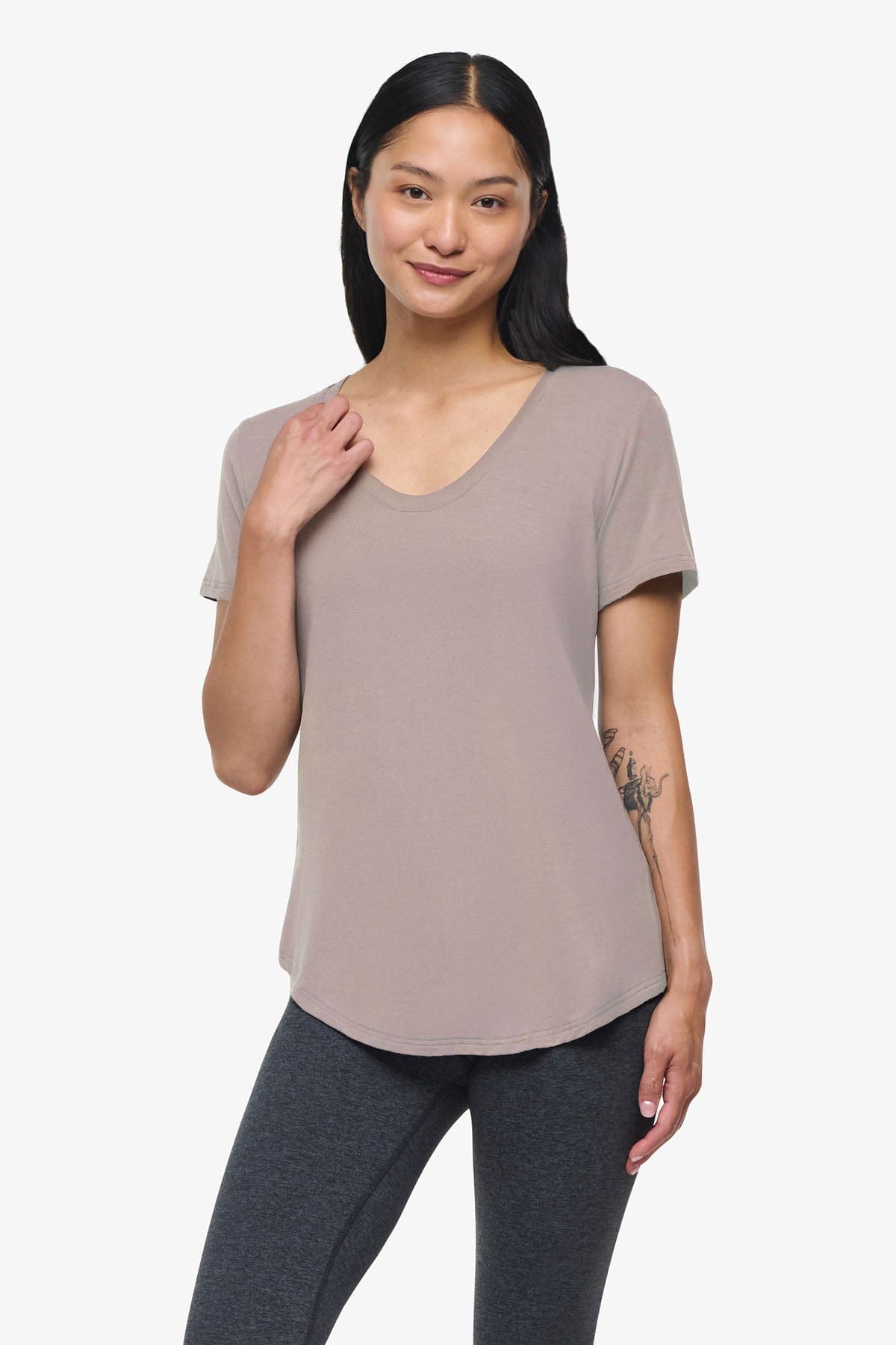 Avery Tee – Women’s Basic T-Shirt in beige | Daub + Design