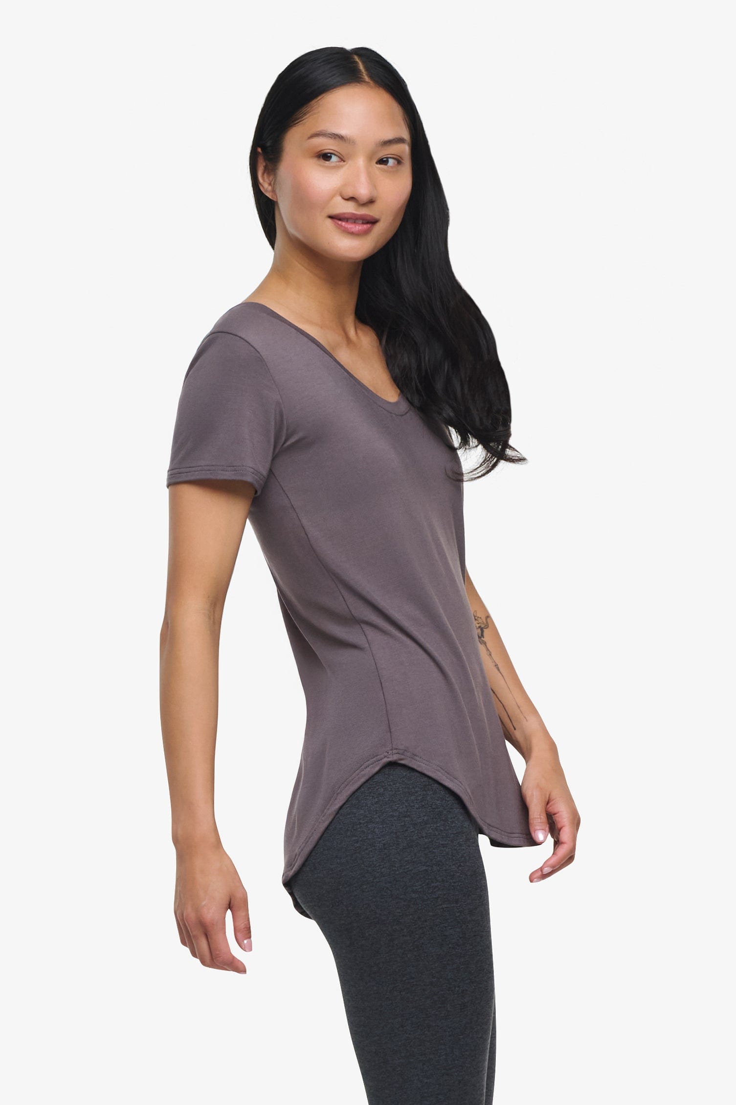 Avery Tee – Women’s Basic T-Shirt in grey side | Daub + Design