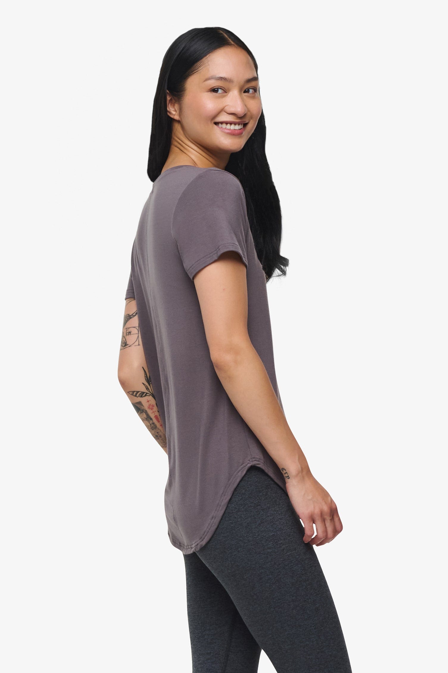 Avery Tee – Women’s Basic T-Shirt in grey side | Daub + Design