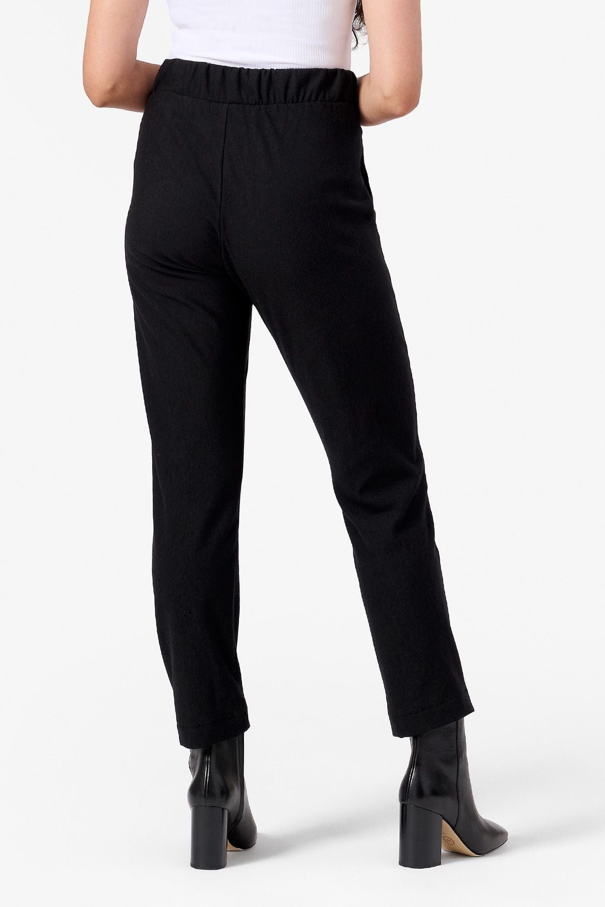 Knox Straight Leg Pant - Woman Fleece Straight Leg Pant with pockets in Black | Daub & Design