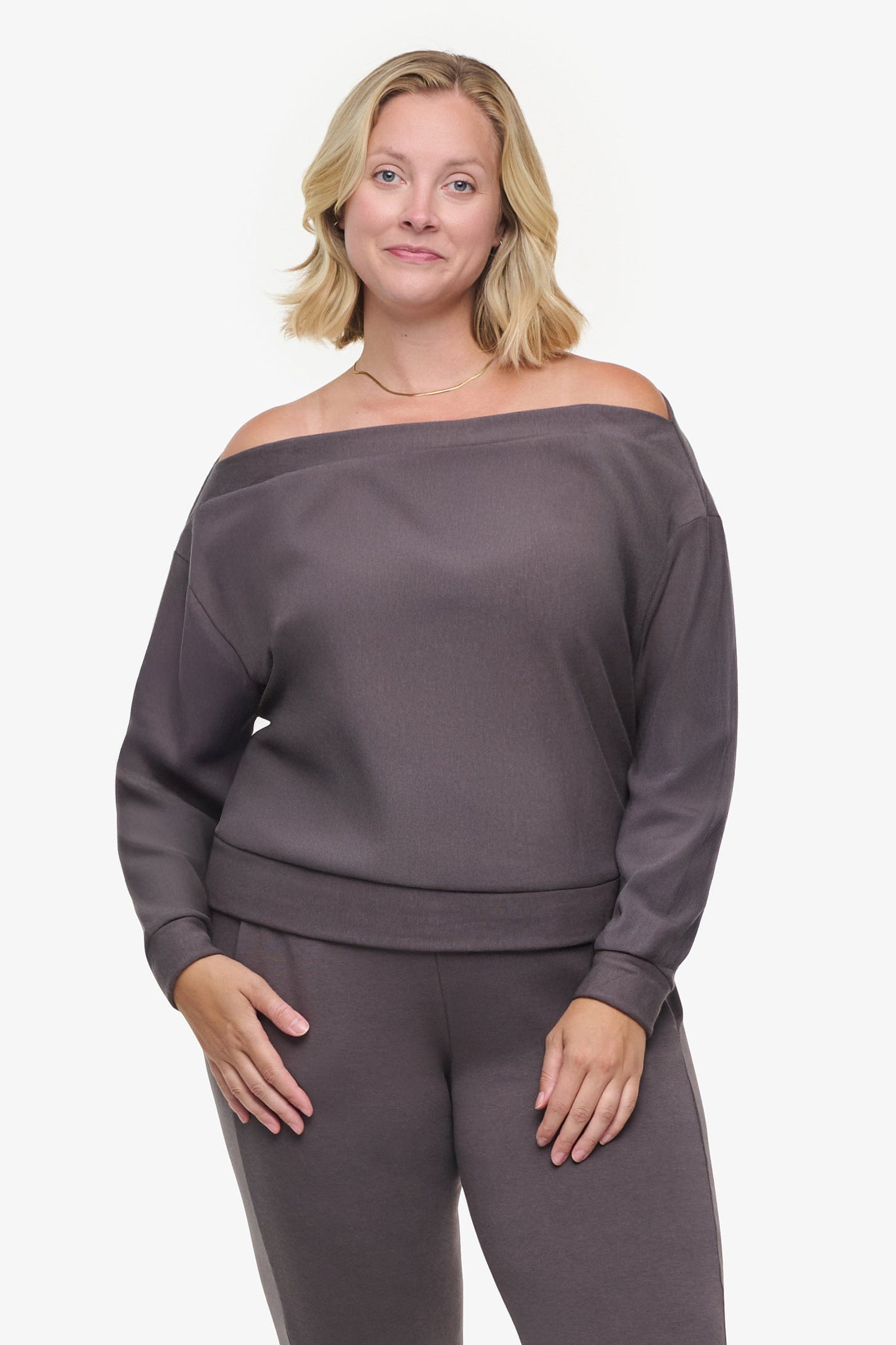 Boatneck Sweatshirt - Woman off shoulder sweatshirt in warm grey | Daub & Design
