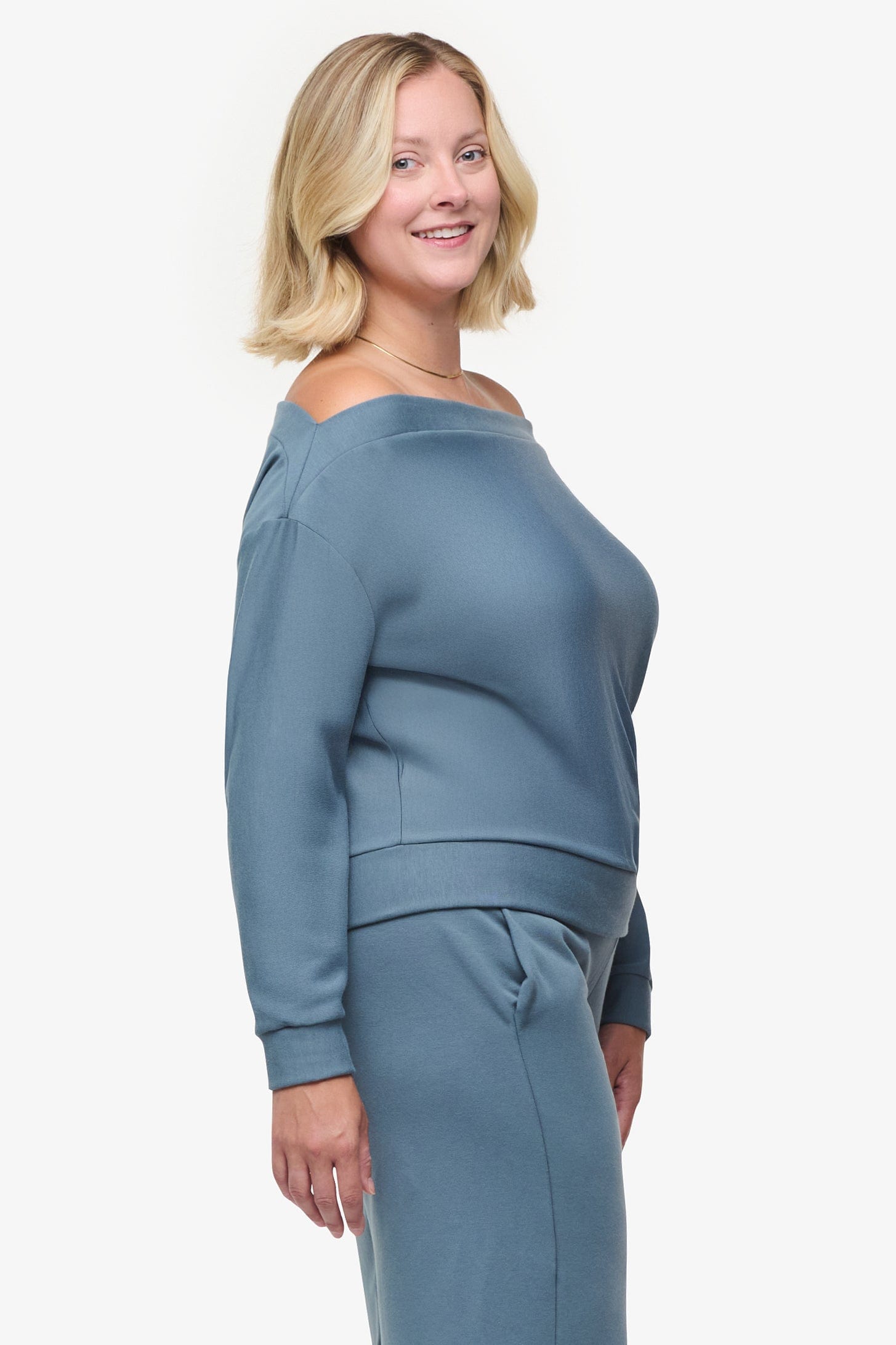 Boatneck Sweatshirt - Woman off shoulder sweatshirt in slate blue side | Daub & Design