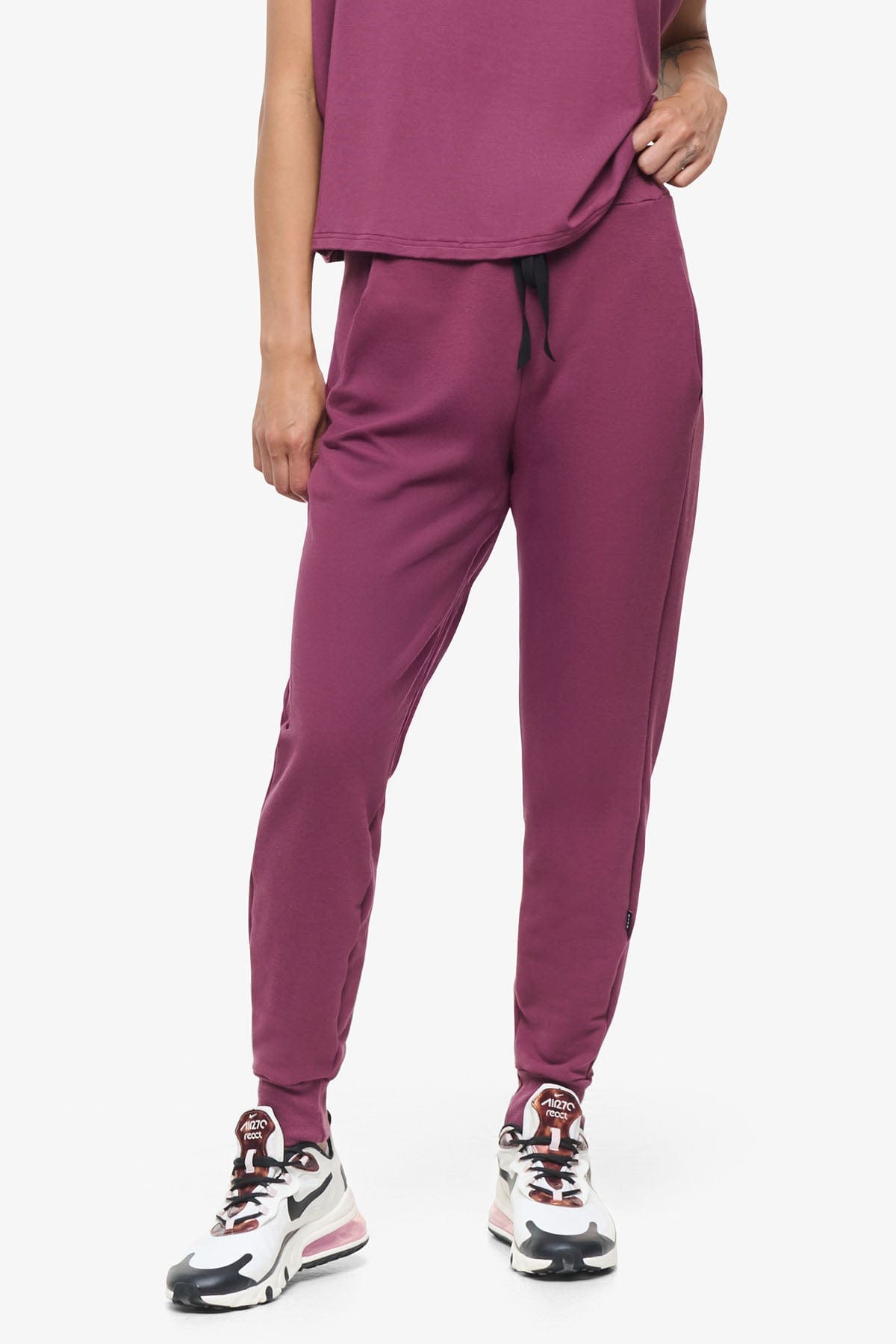Freedom Jogger - Woman Fleece Jogger with pockets in Deep Cool Pink | Daub & Design