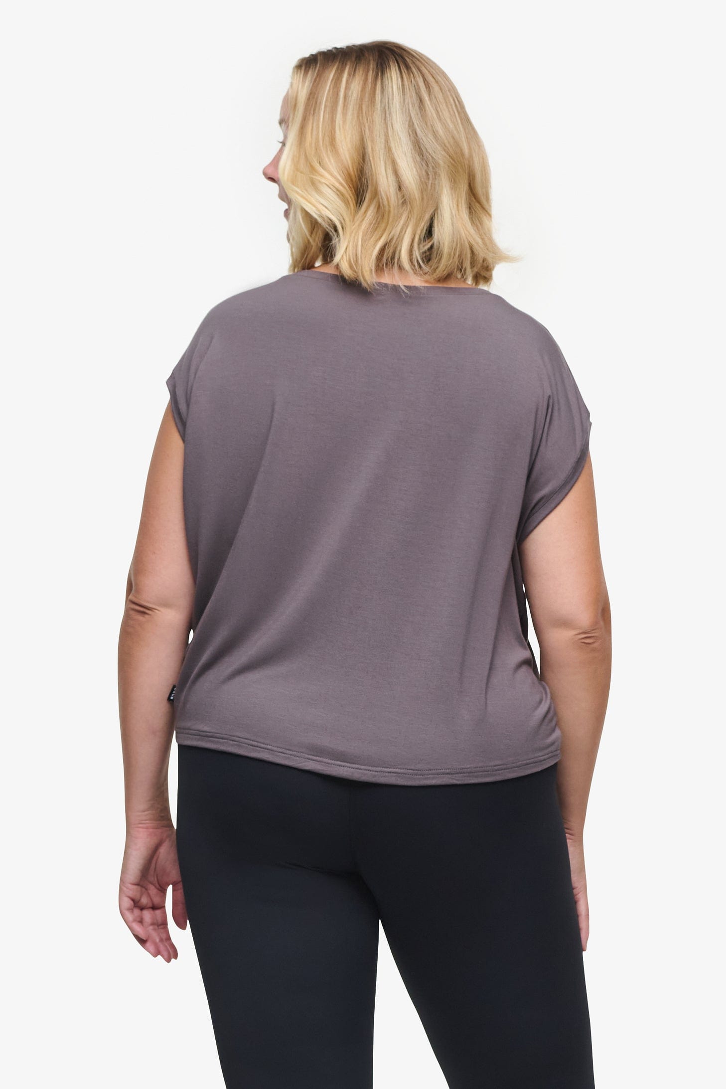 Box Tee - Woman boxy sleeveless tee in warm grey back | Daub & Design