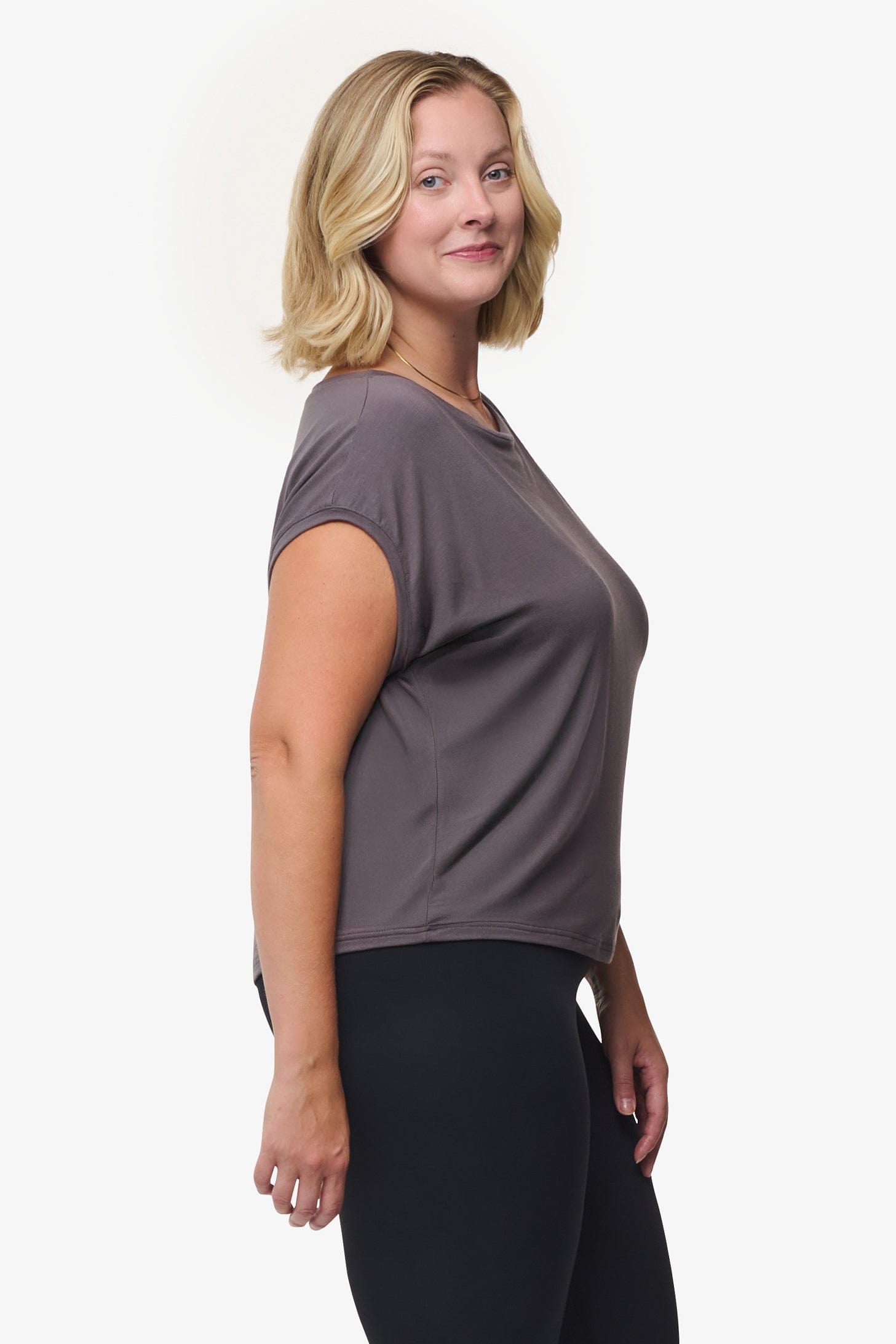 Box Tee - Woman boxy sleeveless tee in warm grey | Daub & Design