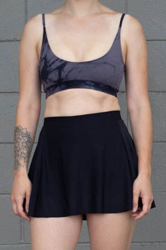 Woman wearing a black tennis