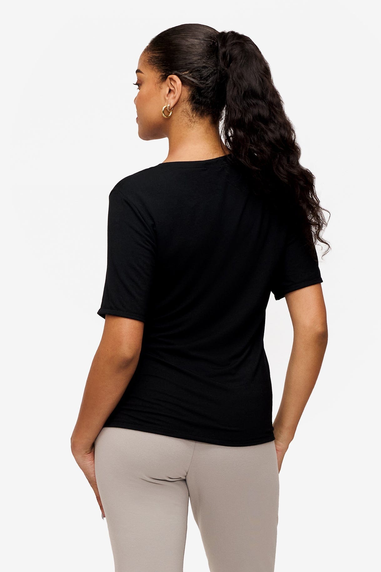 back of a woman wearing black v-neck short sleeve t-shirt