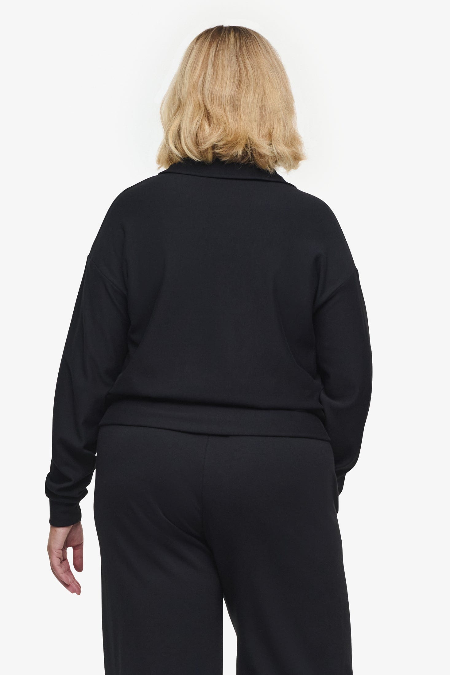 Freedom Half Zip Sweatshirt - Woman half zip sweatshirt with kangaroo pocket in black back | Daub & Design