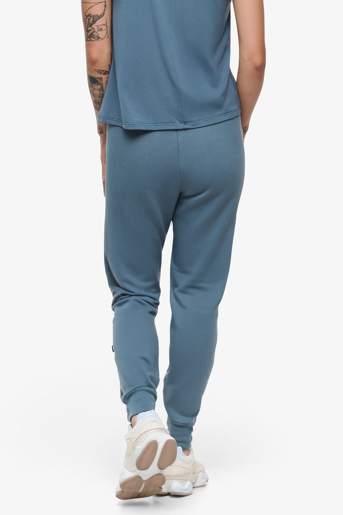 Freedom Jogger - Woman Fleece Jogger with pockets in Blue Basalt | Daub & Design