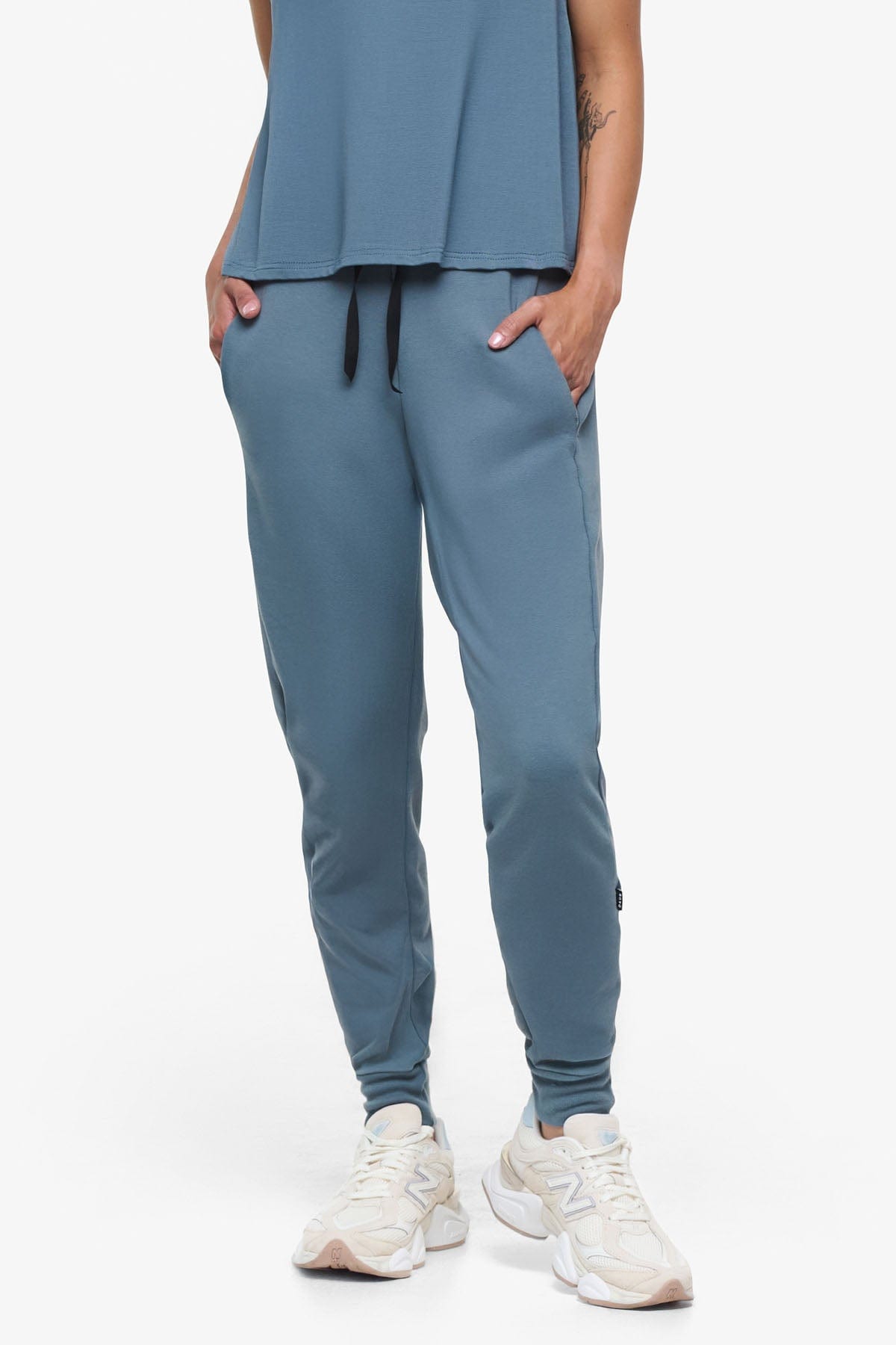 Freedom Jogger - Woman Fleece Jogger with pockets in Blue Basalt | Daub & Design