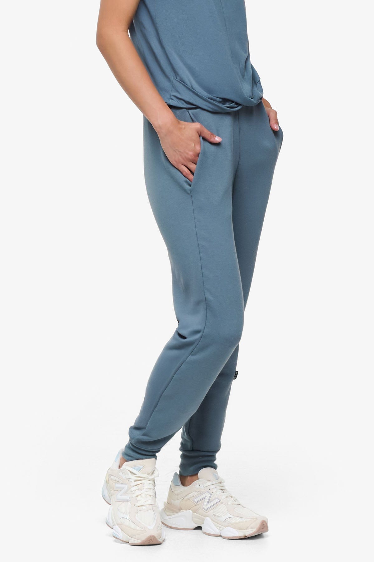 Freedom Jogger - Woman Fleece Jogger with pockets in Blue Basalt | Daub & Design