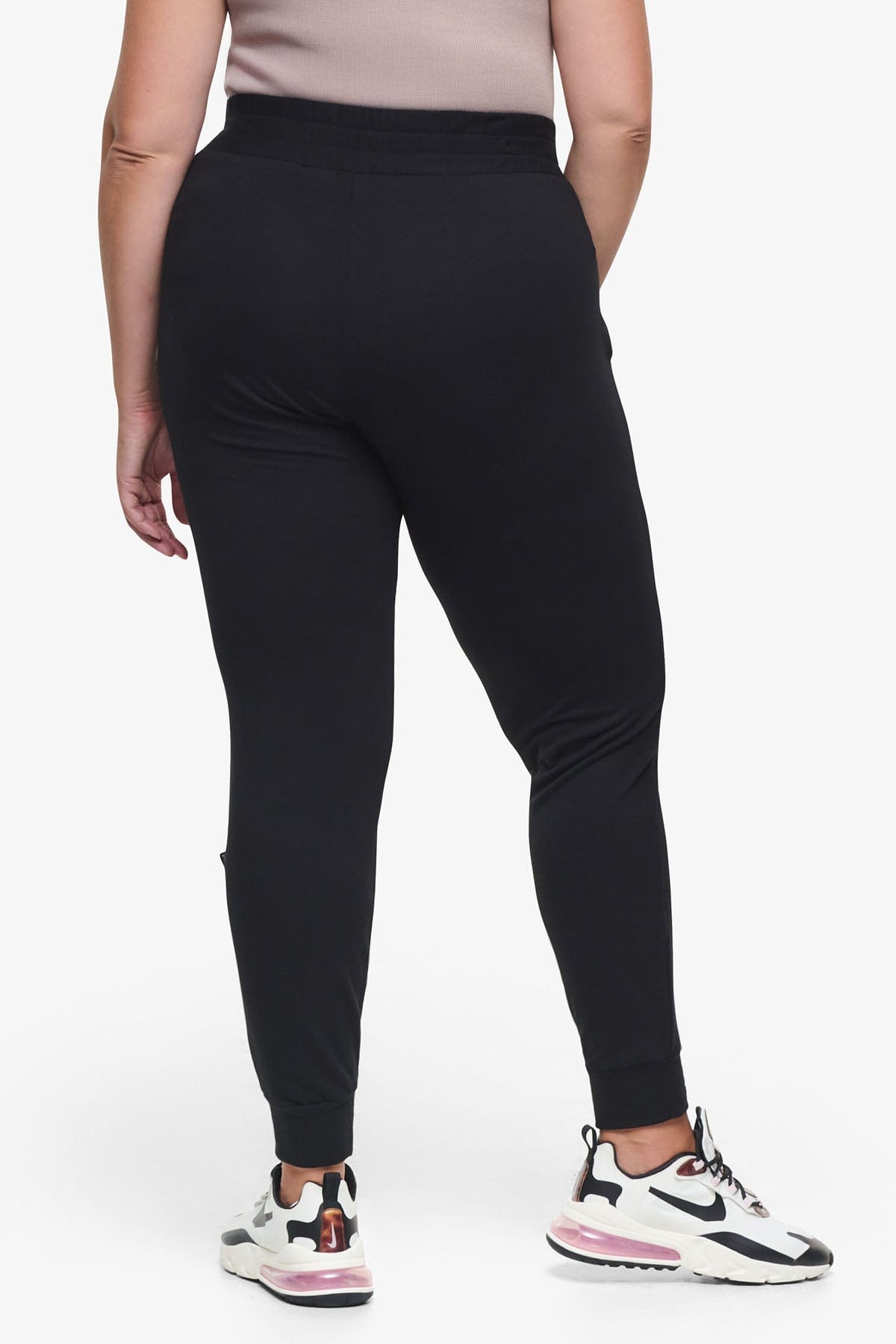 Freedom Jogger - Woman Fleece Jogger with pockets in Black | Daub & Design