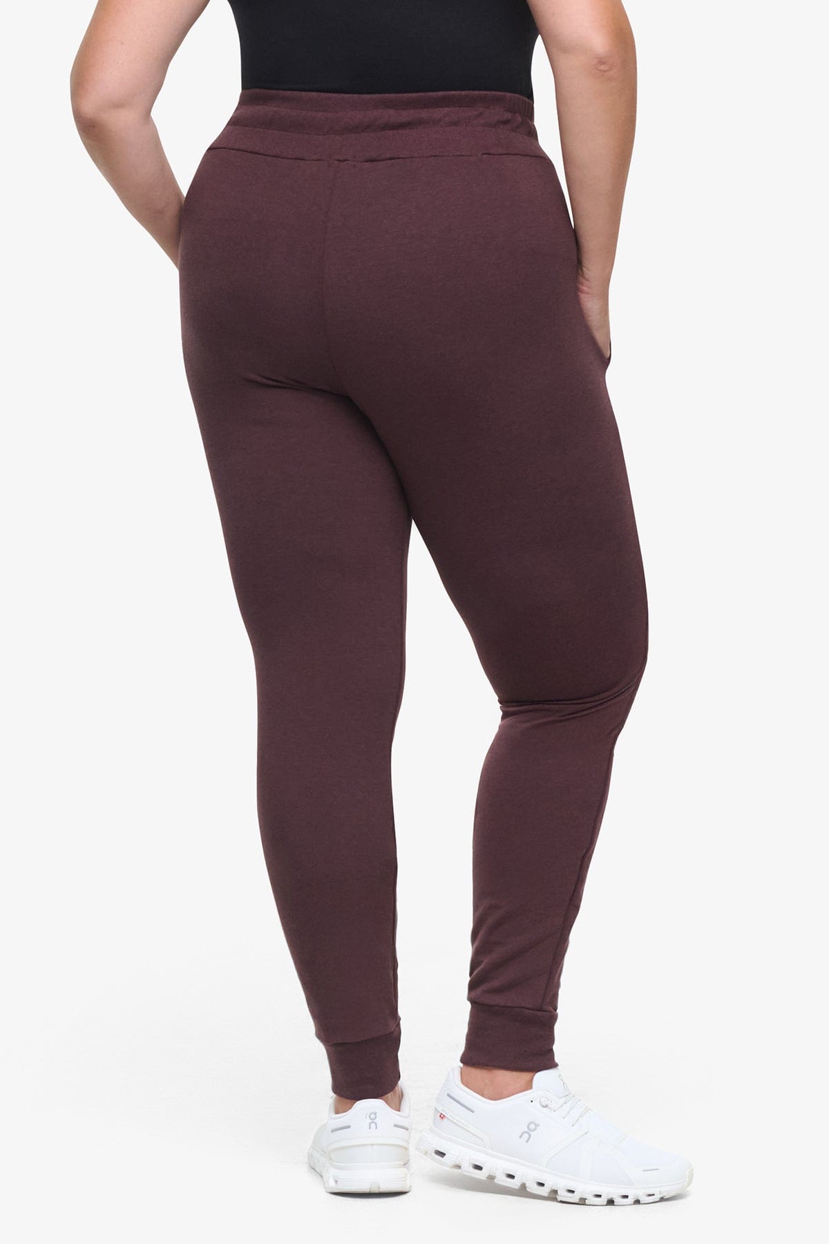 Freedom Jogger - Woman Fleece Jogger with pockets in Brown | Daub & Design