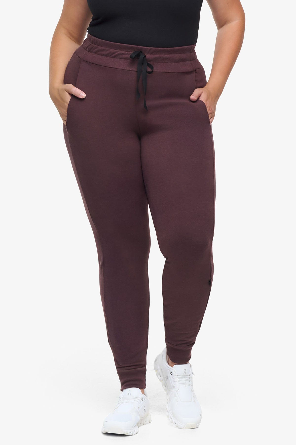 Freedom Jogger - Woman Fleece Jogger with pockets in Brown | Daub & Design