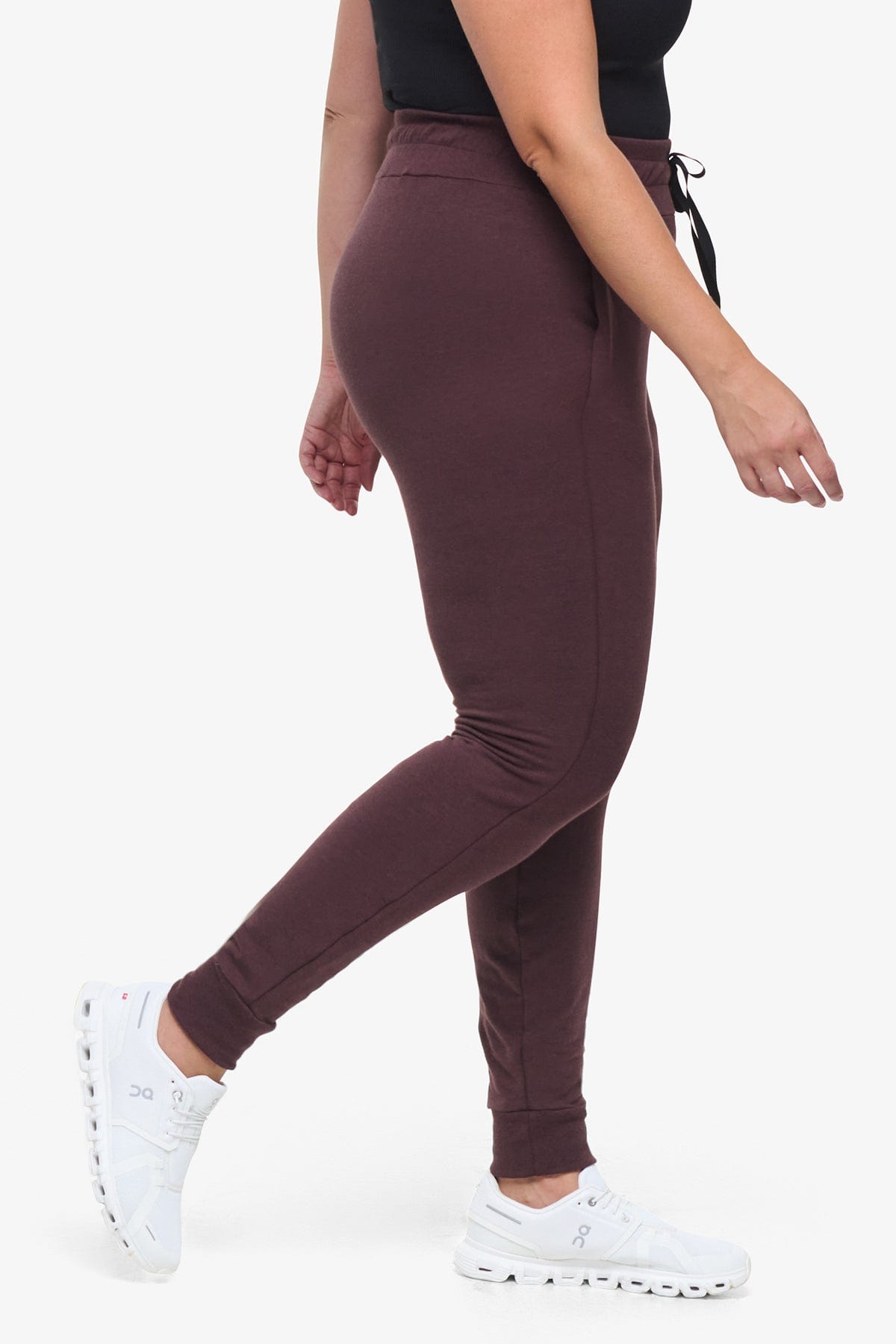 Freedom Jogger - Woman Fleece Jogger with pockets in Brown | Daub & Design