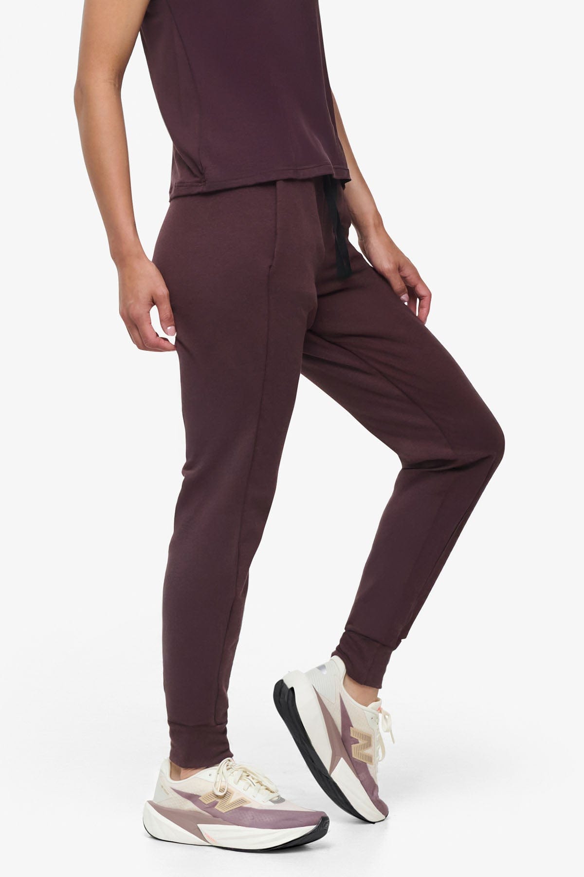 Freedom Jogger - Woman Fleece Jogger with pockets in Brown | Daub & Design