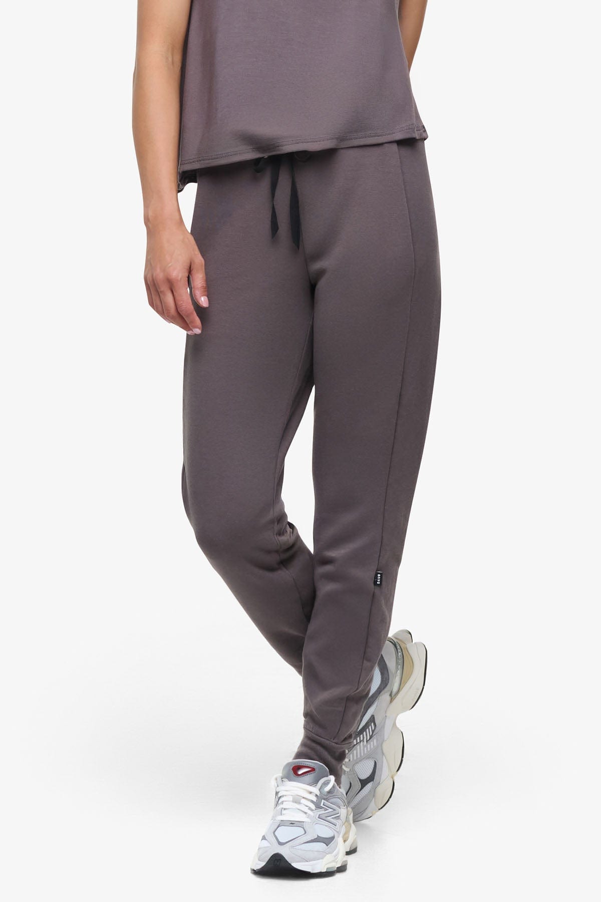 Freedom Jogger - Woman Fleece Jogger with pockets in Grey | Daub & Design