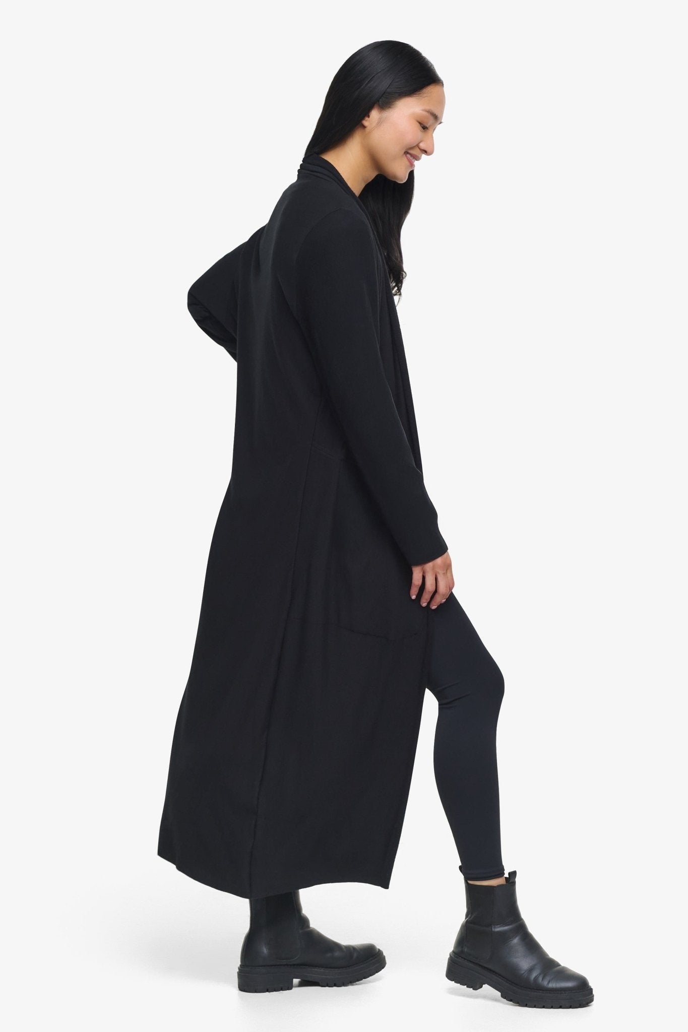 Knox Jacket - Woman Fleece Long Jacket with pockets in Black | Daub & Design