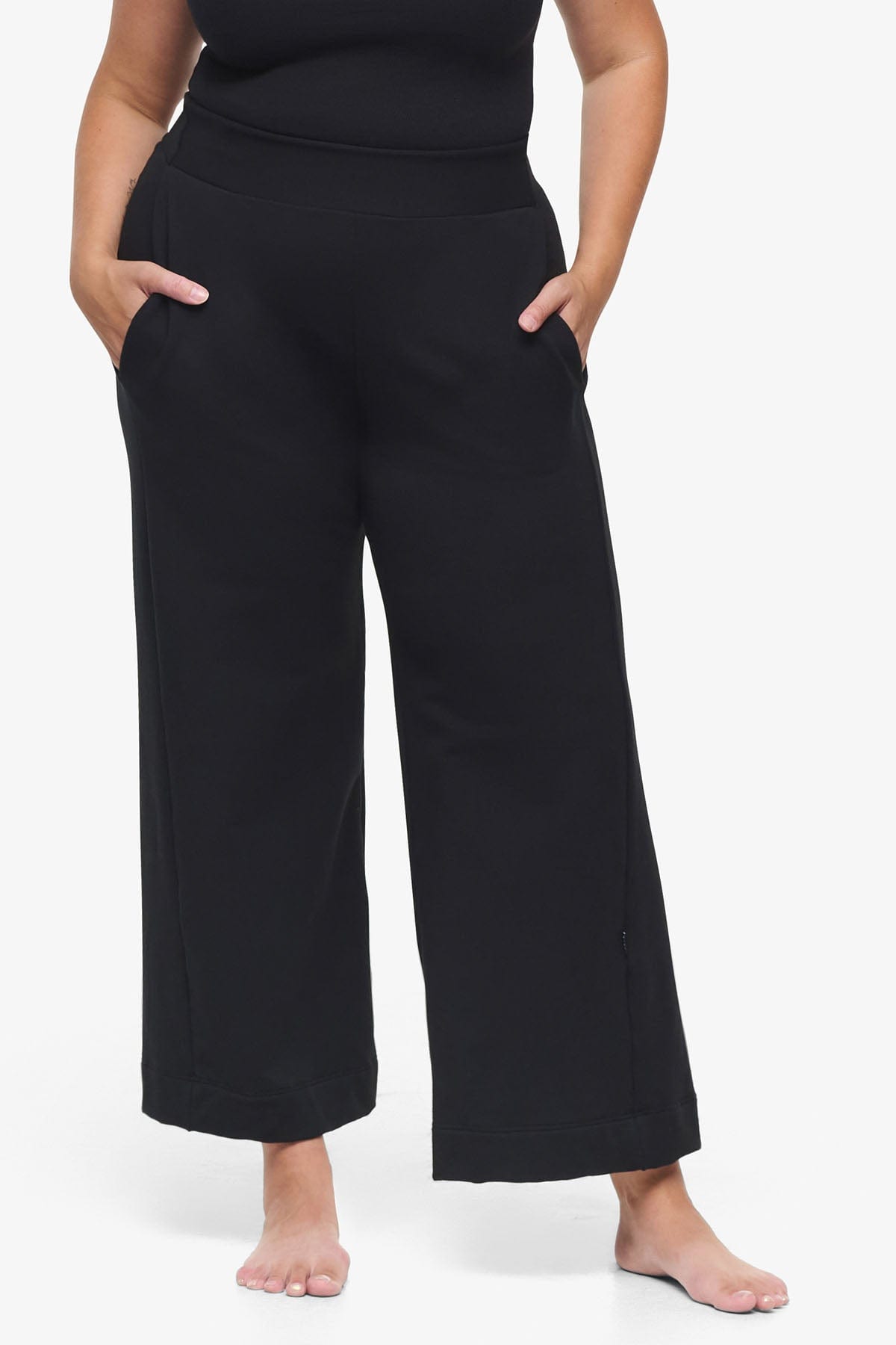 Starboard Pant - Woman Wide Leg Pant in Black | Daub & Design