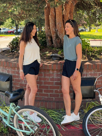 Comfortable Weekend Outfits for Women: What to Wear for Local Getaways and Summer Staycations