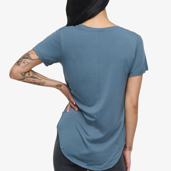 Avery Tee – Women’s Basic T-Shirt in basalt blue back | Daub + Design