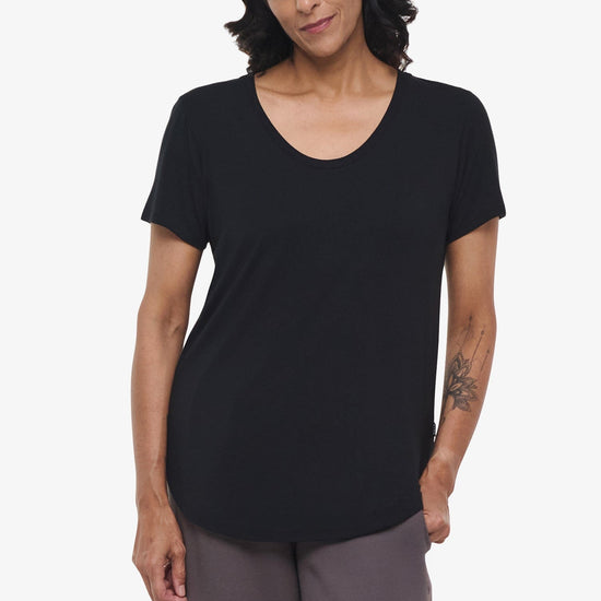 Avery Tee – Women’s Basic T-Shirt in black | Daub + Design