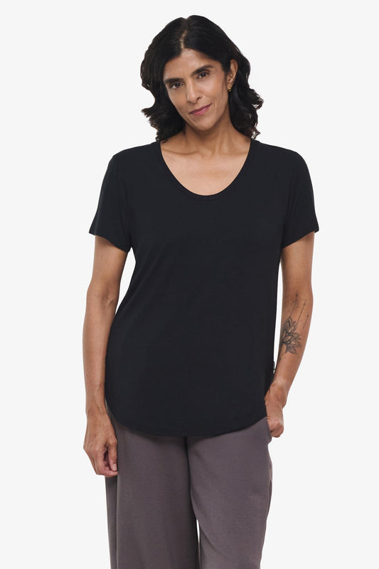 Avery Tee – Women’s Basic T-Shirt in black | Daub + Design