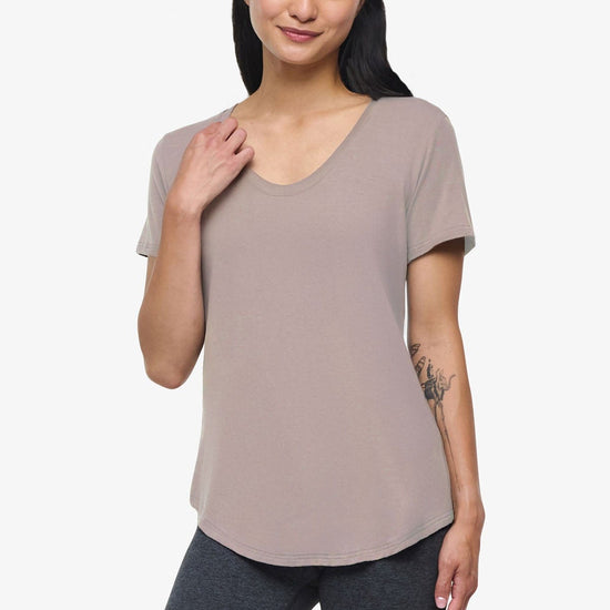 Avery Tee – Women’s Basic T-Shirt in beige | Daub + Design