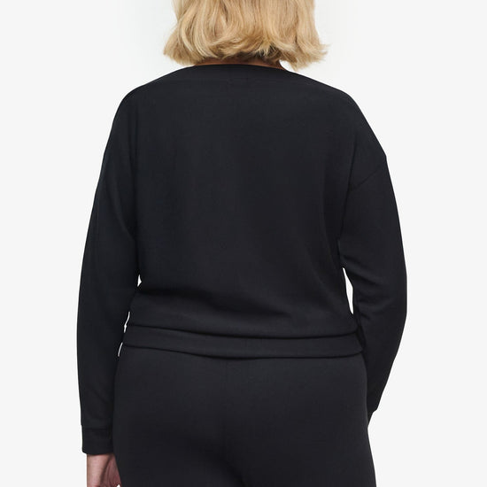 Boatneck Sweatshirt - Woman off shoulder sweatshirt in black back | Daub & Design