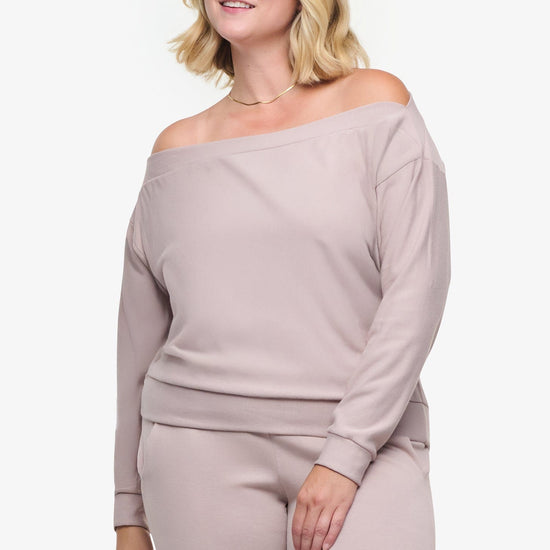 Boatneck Sweatshirt - Woman off shoulder sweatshirt in beige | Daub & Design