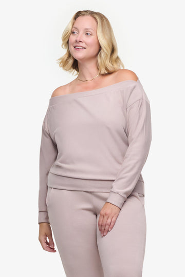 Boatneck Sweatshirt - Woman off shoulder sweatshirt in beige | Daub & Design