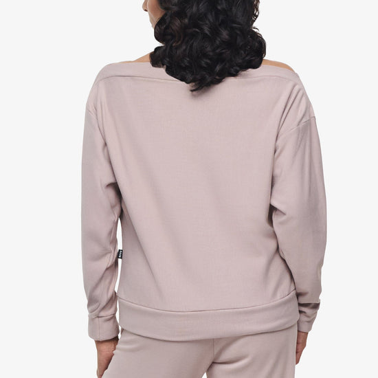 Boatneck Sweatshirt - Woman off shoulder sweatshirt in beige back | Daub & Design