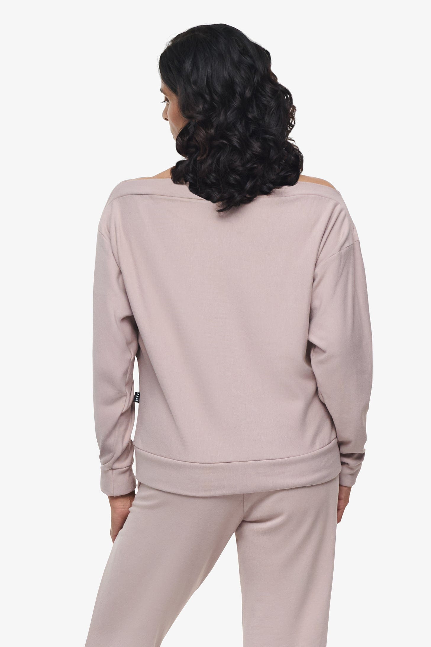 Boatneck Sweatshirt - Woman off shoulder sweatshirt in beige back | Daub & Design