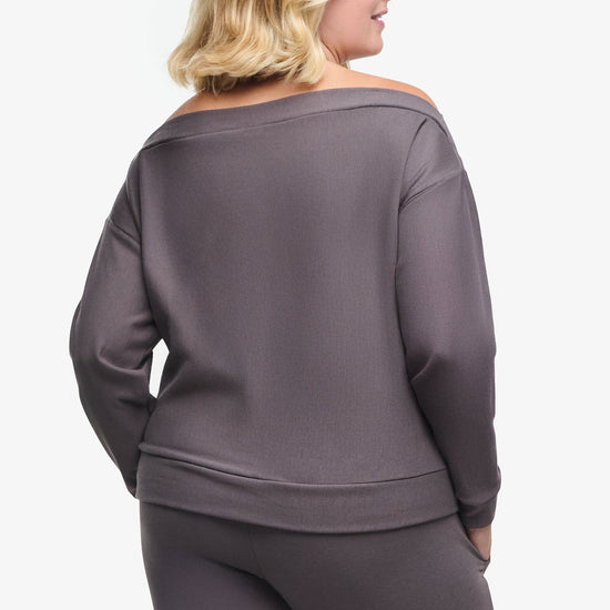 Boatneck Sweatshirt - Woman off shoulder sweatshirt in warm grey back | Daub & Design