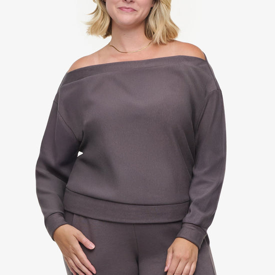 Boatneck Sweatshirt - Woman off shoulder sweatshirt in warm grey | Daub & Design