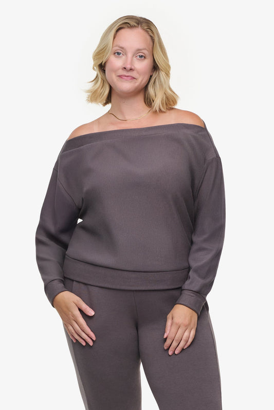 Boatneck Sweatshirt - Woman off shoulder sweatshirt in warm grey | Daub & Design