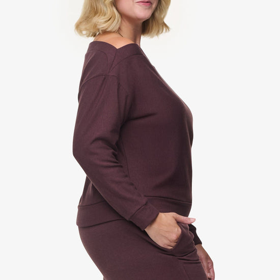 Boatneck Sweatshirt - Woman off shoulder sweatshirt in brown side | Daub & Design