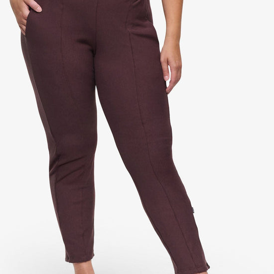 Knox Straight Leg Pant  - Woman Fleece Straight Leg Pant with pockets in Brown | Daub & Design
