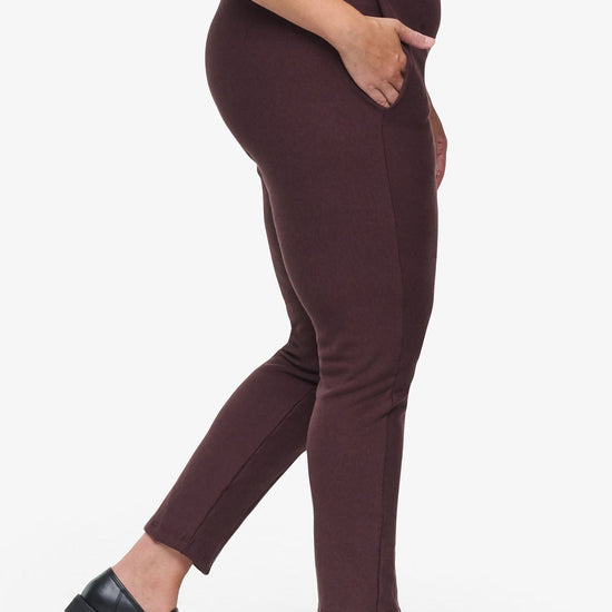 Knox Straight Leg Pant  - Woman Fleece Straight Leg Pant with pockets in Brown | Daub & Design