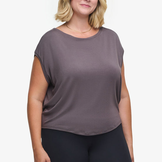 Box Tee - Woman boxy sleeveless tee in warm grey front | Daub & Design