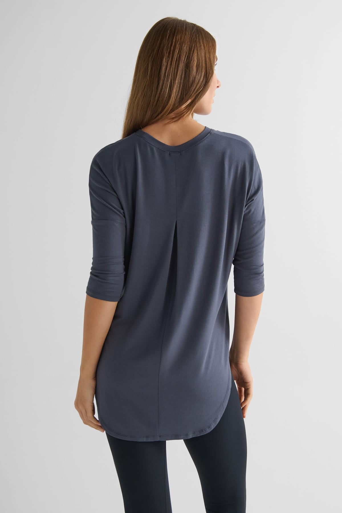 Ainsley Tee in Ash - Women's Basic 3/4 Sleeves T-Shirt in Ash Grey | DAUB