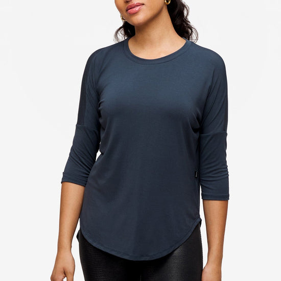 Woman wearing a dark blue 3/4 sleeve shirt