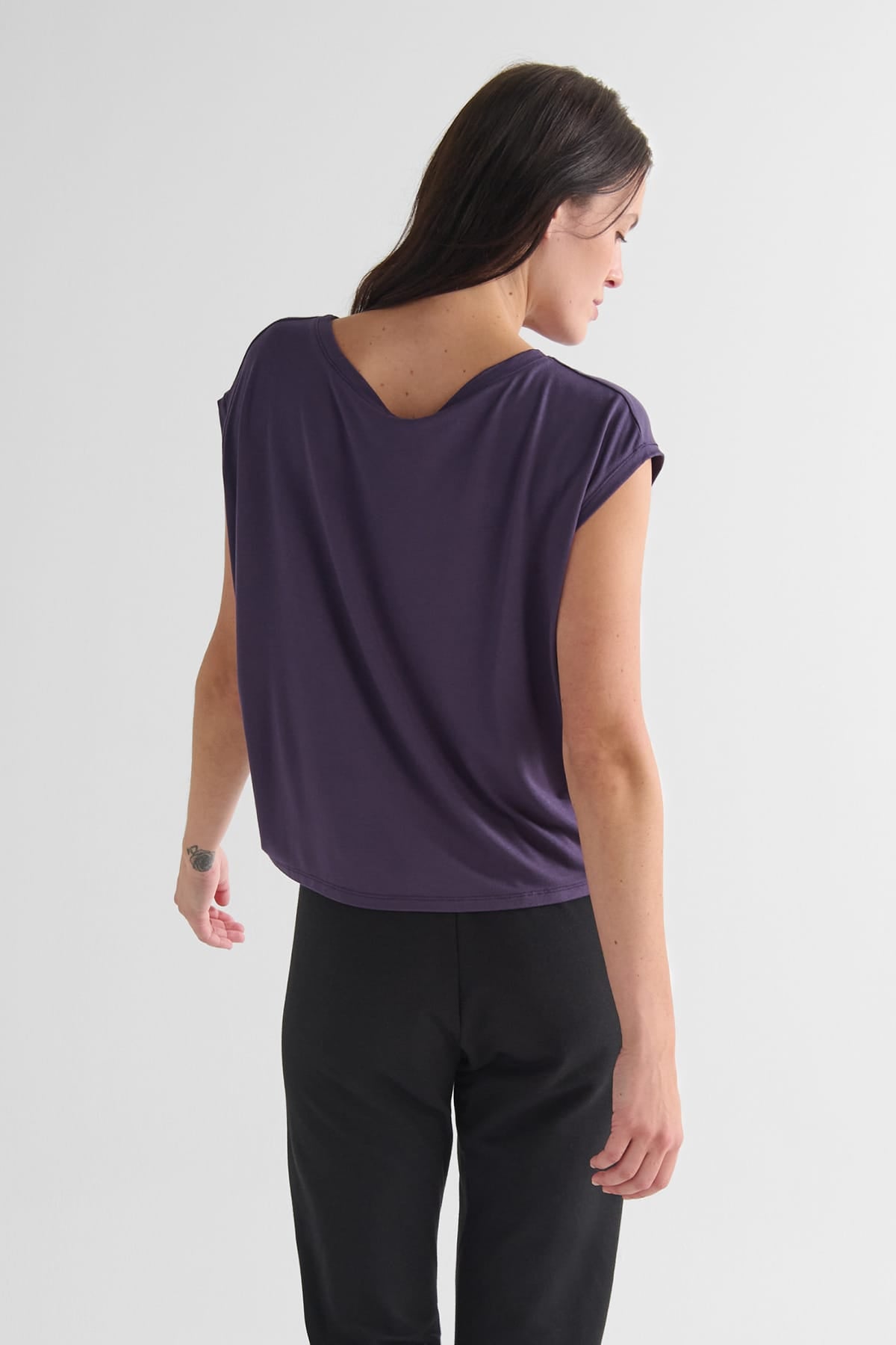 Box Tee - Women's Basic T-Shirt in Aubergine Purple | DAUB