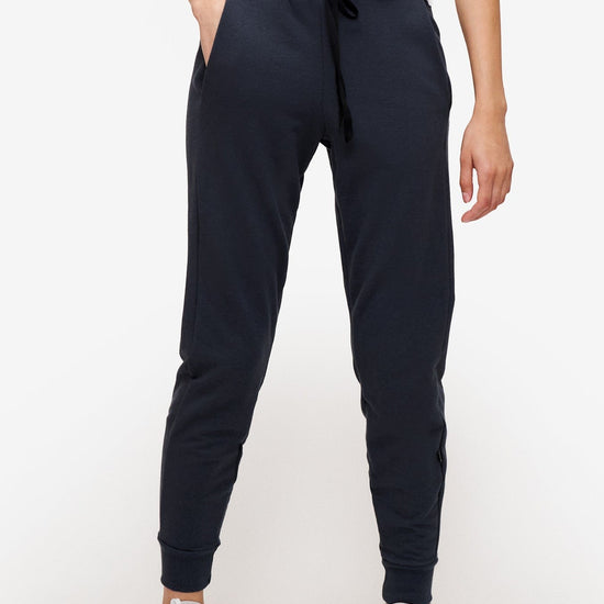 woman wearing dark blue sweatpants with drawstring 