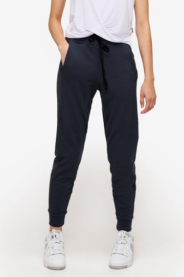 woman wearing dark blue sweatpants with drawstring 