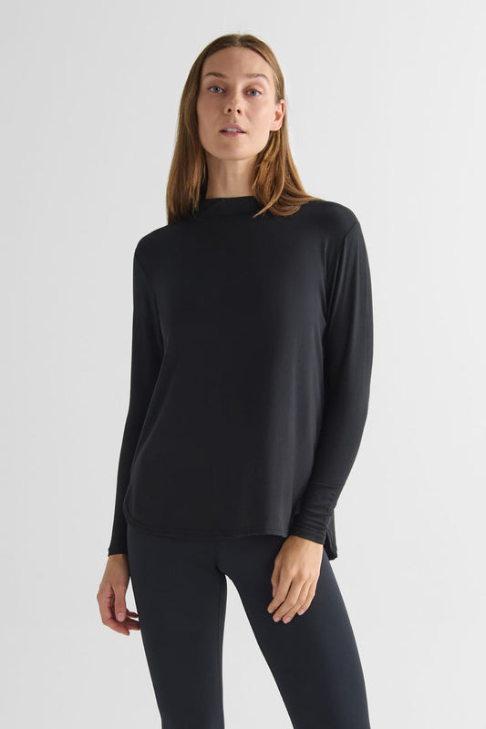 Jensen Longsleeve in Black - Women's Long Sleeve Shirt in Black | DAUB