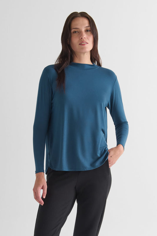 Jensen Longsleeve in Mystique - Women's Long Sleeve Shirt in Blue | DAUB