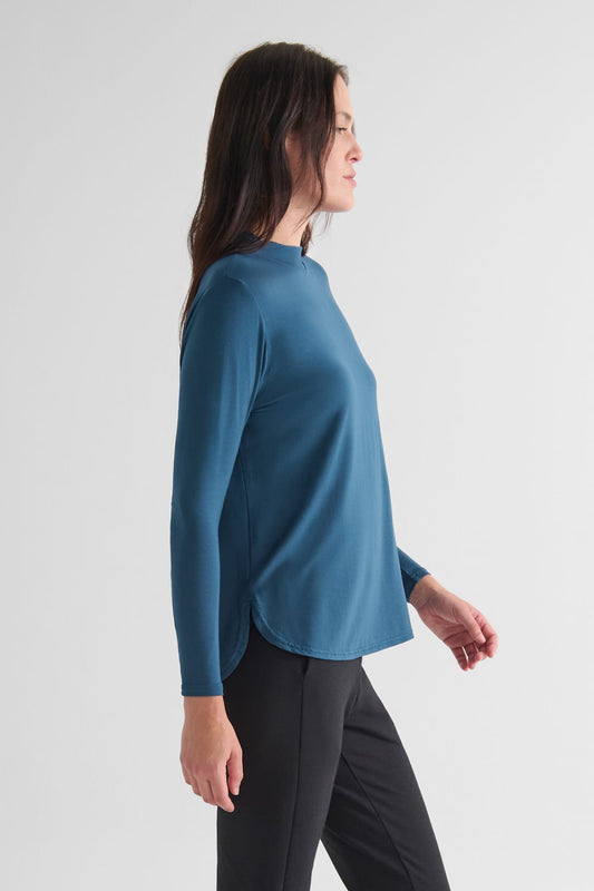 Jensen Longsleeve in Mystique - Women's Long Sleeve Shirt in Blue | DAUB